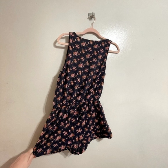 forever 21 Flower Romper - Picture 2 of 12